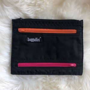 Baggalini zipper pouch